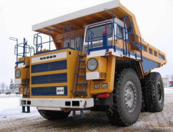 90-тонный БелАЗ-7558 удивил мир - фото