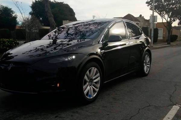 Кроссовер Tesla Model X появится этим летом - фото