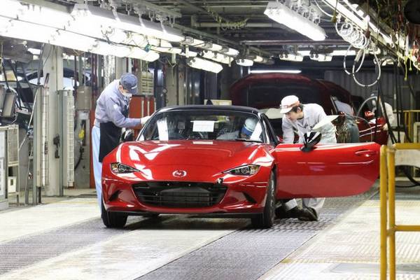 Mazda приступила к серийному выпуску родстера MX-5 четвертого поколения с фото