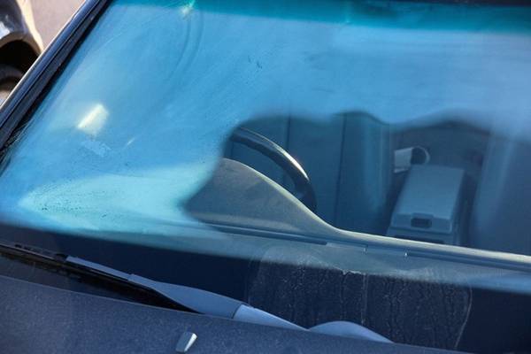 Почему запотевают стекла в машине? - фото