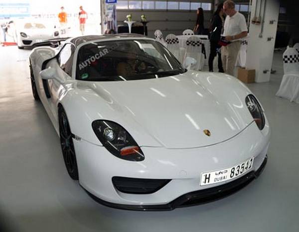 Предсерийные Porsche 918 Spyder «засветились» в Бахрейне - фото