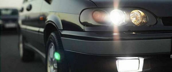 Автомобильные лампы ближнего света H7 - луч света в темном царстве дороги - фото